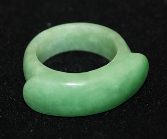 A Chinese jadeite ring, 3.2cm